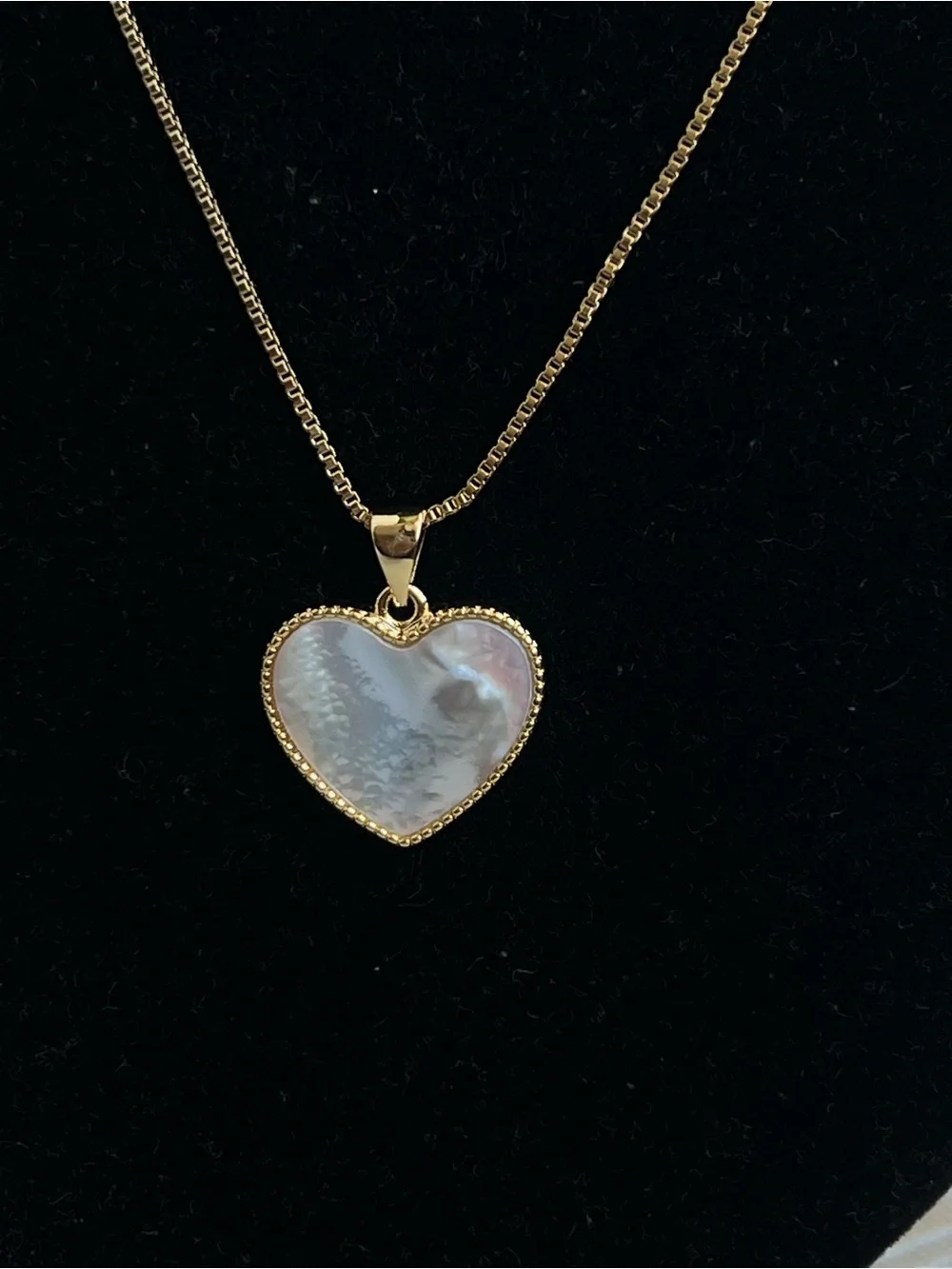 🩷-Gold Heart Pendant Necklace with Iridescent Mother-of-Pearl Accent